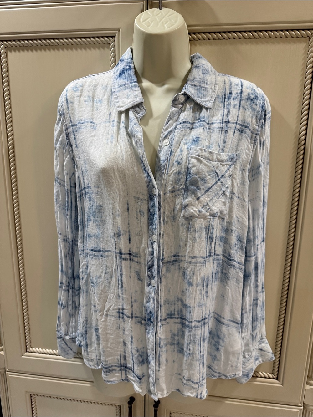 Rails Blue and White Washed Plaid Button-Up Shirt Small